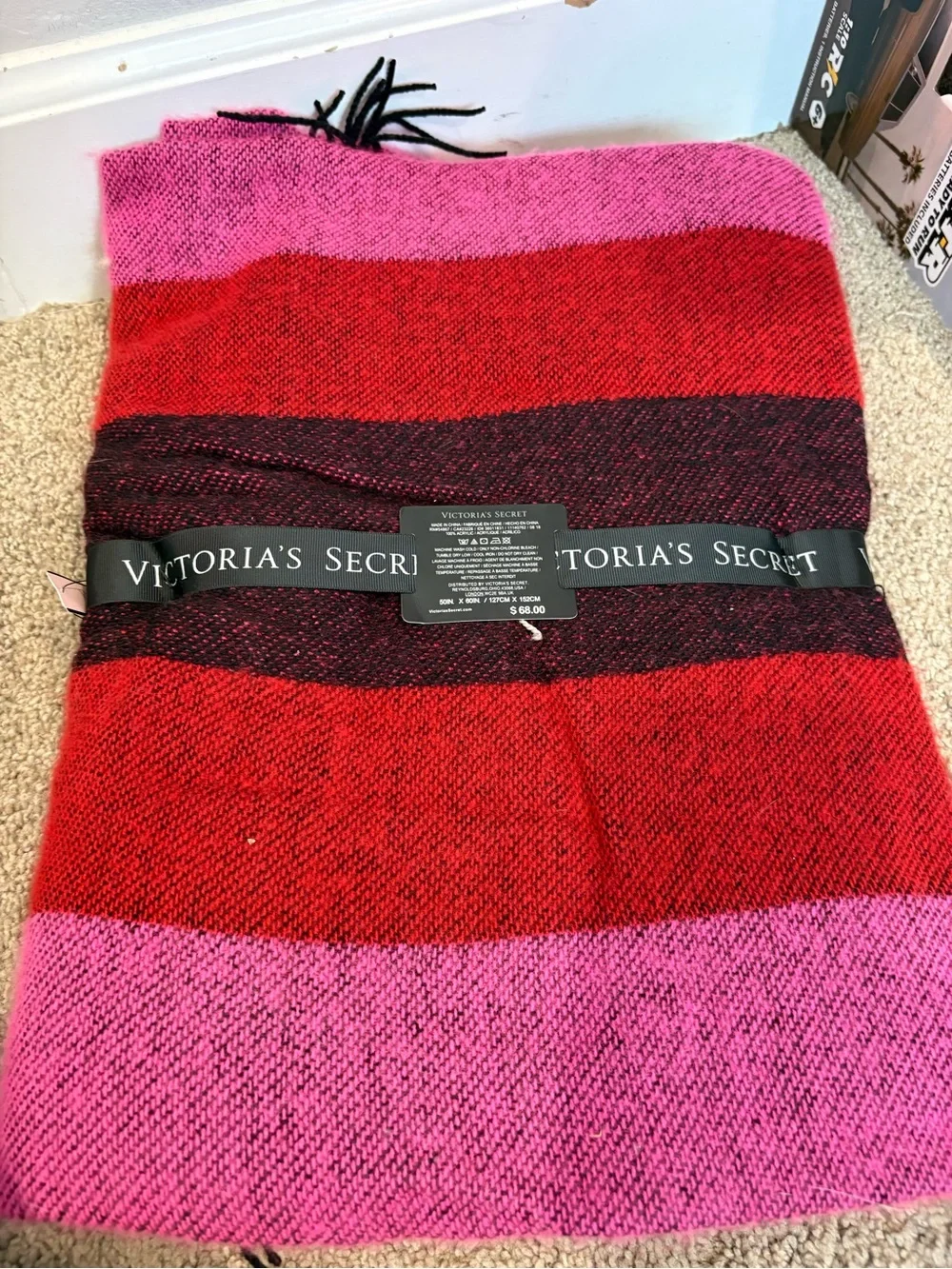 Victoria's Secret Flirt Lips knit throw blanket new 50”x 60”
